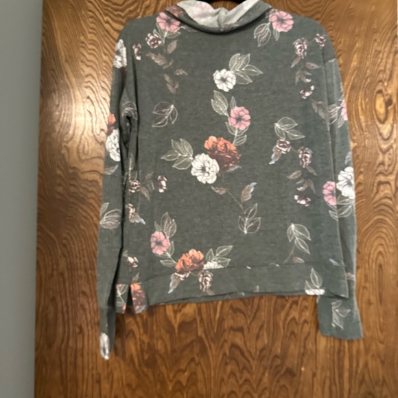 Maurice’s Green Floral Cowl Neck Sweatshirt - Picture 8 of 9